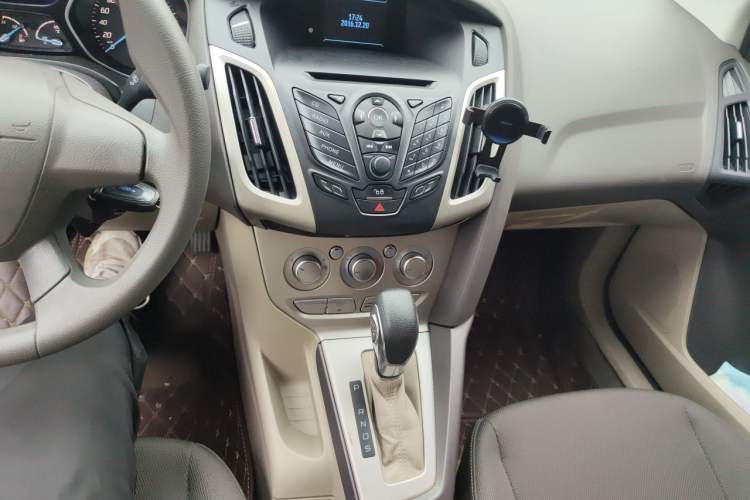 Used Ford Focus 2012 Sedan 1.6L Automatic Comfort Model Audio And AC Panel