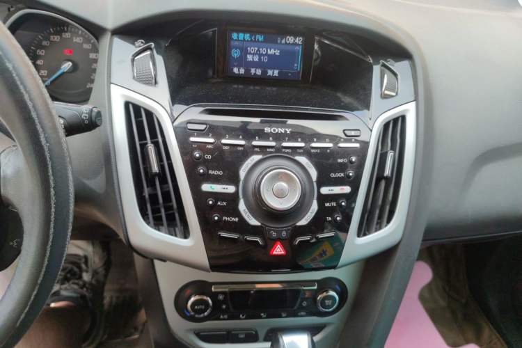 Used Ford Focus 2012 Hatchback 2.0L Automatic Luxury Sport Model Audio And AC Panel