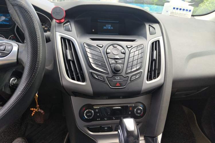 Used Ford Focus 2012 Sedan 1.6L Automatic Fashion Edition Audio And AC Panel