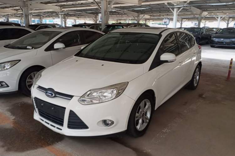 Used Ford Focus 2012 Hatchback 1.6L Automatic Fashion Edition Guazi used car, China used car export, Used car for sale, Used cars, Cheapest cars for sale