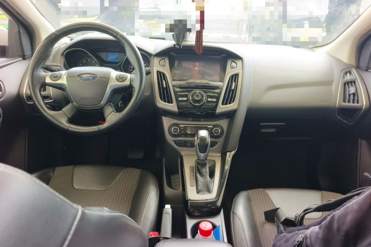Used Ford Focus 2012 Hatchback 1.6L Automatic Fashion Edition Center Console