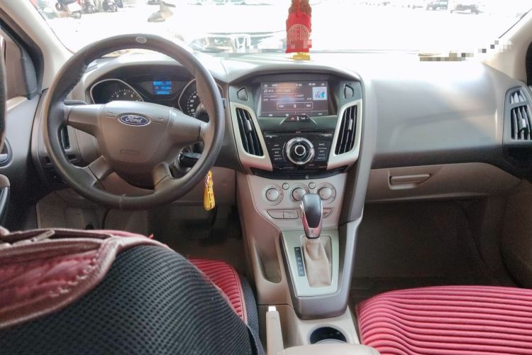 Used Ford Focus 2012 Sedan 1.6L Automatic Fashion Edition Center Console