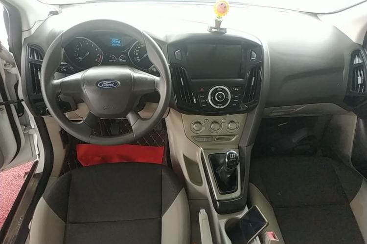 Used Ford Focus 2012 Sedan 1.6L Manual Comfort Model Center Console