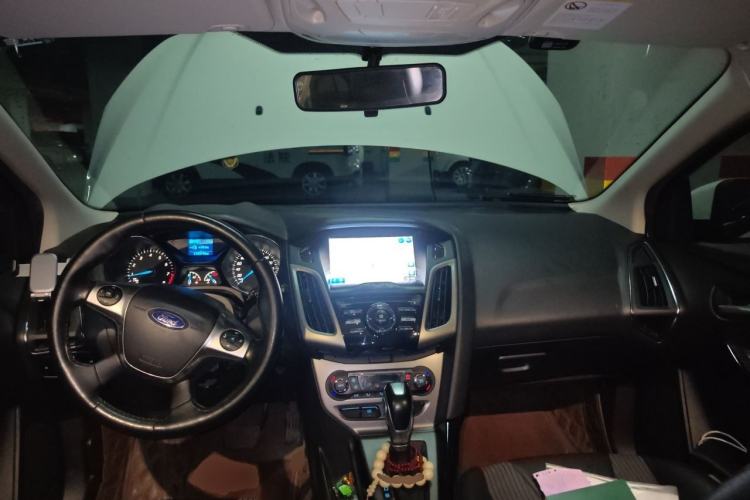 Used Ford Focus 2012 Hatchback 1.6L Automatic Fashion Edition Center Console