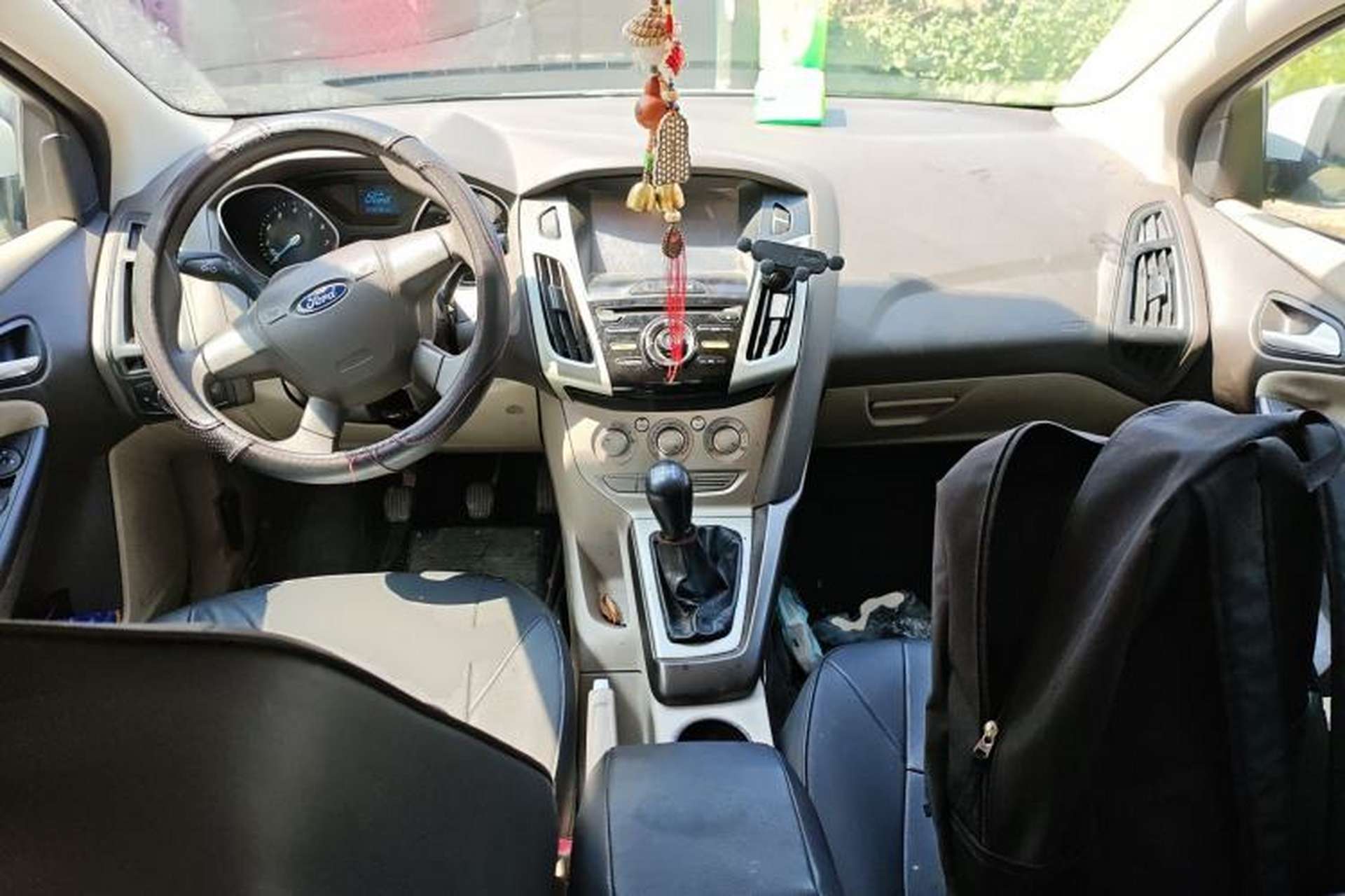 Used Ford Focus 2012 Sedan 1.6L Manual Comfort Model Center Console