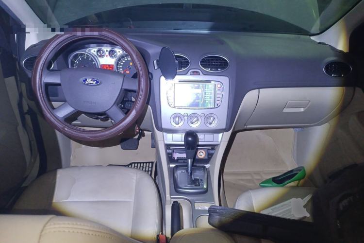 Used Ford Focus 2012 Hatchback Classic 1.8L Automatic Fashion Edition Center Console