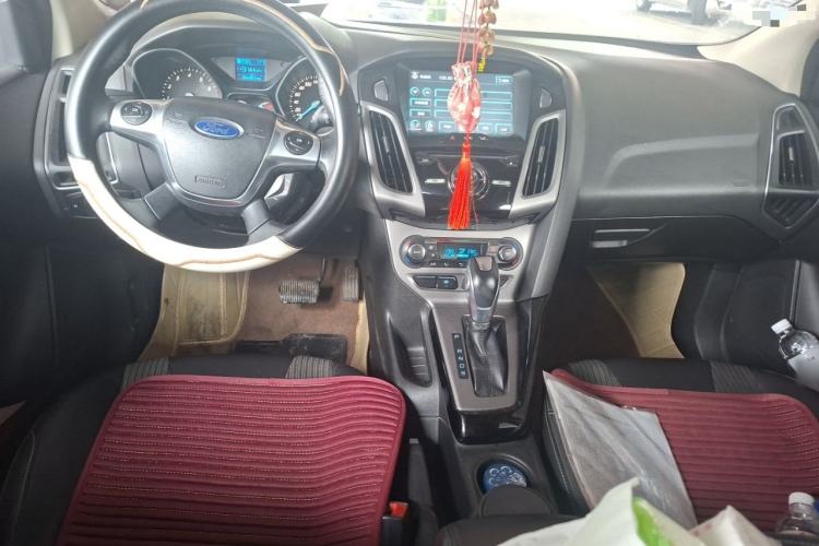 Used Ford Focus 2012 Hatchback 1.6L Automatic Fashion Edition Center Console