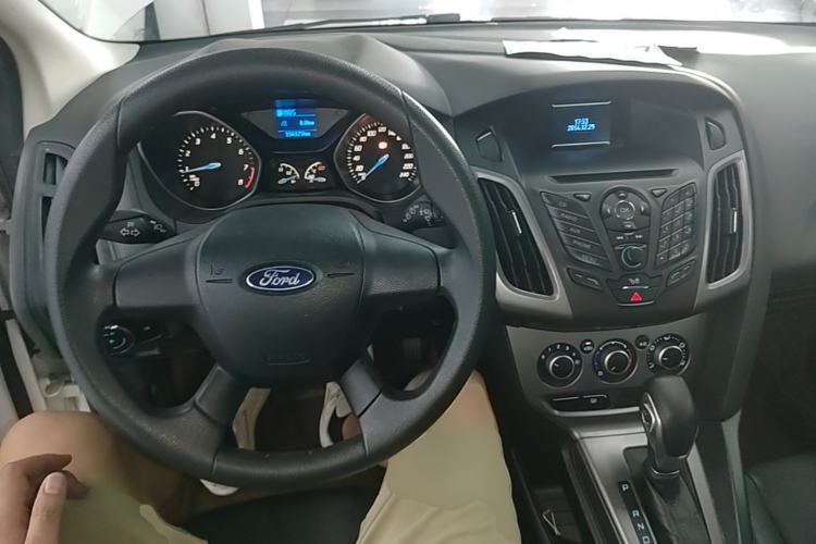 Used Ford Focus 2012 Hatchback 1.6L Automatic Comfort Model Center Console