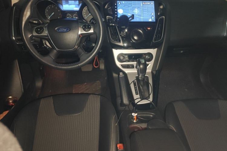 Used Ford Focus 2012 Hatchback 2.0L Automatic Luxury Sport Model Center Console