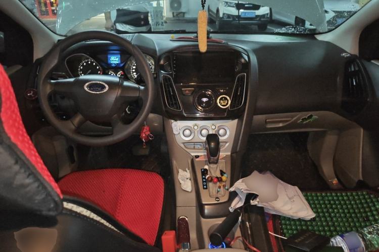 Used Ford Focus 2012 Sedan 1.6L Automatic Comfort Model Center Console