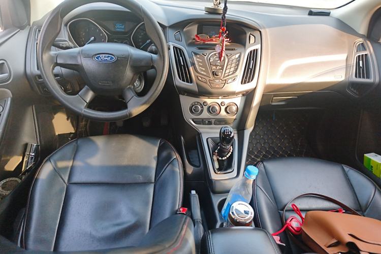 Used Ford Focus 2012 Hatchback 1.6L Manual Comfort Model Center Console