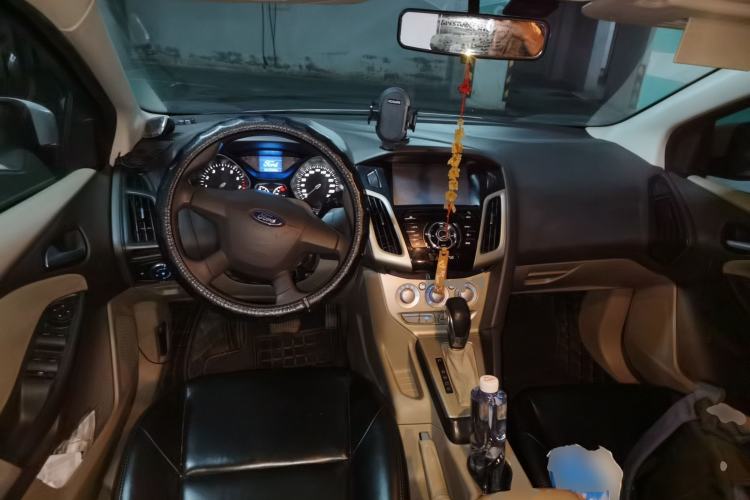 Used Ford Focus 2012 Sedan 1.6L Automatic Comfort Model Center Console