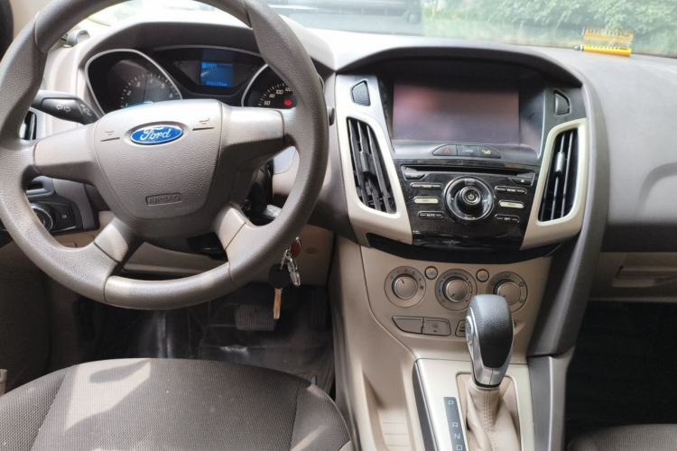 Used Ford Focus 2012 Sedan 1.6L Automatic Comfort Model Center Console