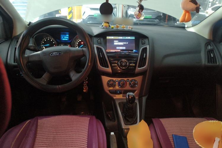 Used Ford Focus 2012 Hatchback 1.6L Manual Comfort Model Center Console