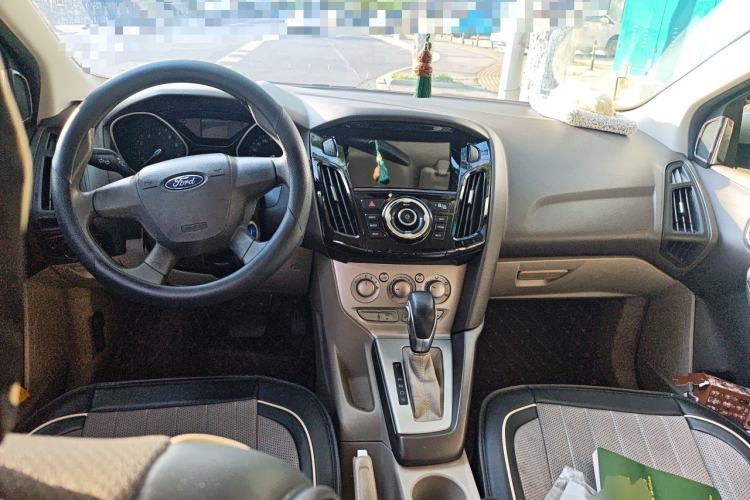 Used Ford Focus 2012 Sedan 1.6L Automatic Comfort Model Center Console