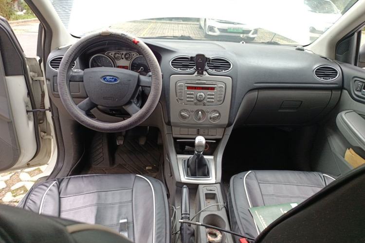 Used Ford Focus 2012 Hatchback Classic 1.8L Manual Base Model Center Console