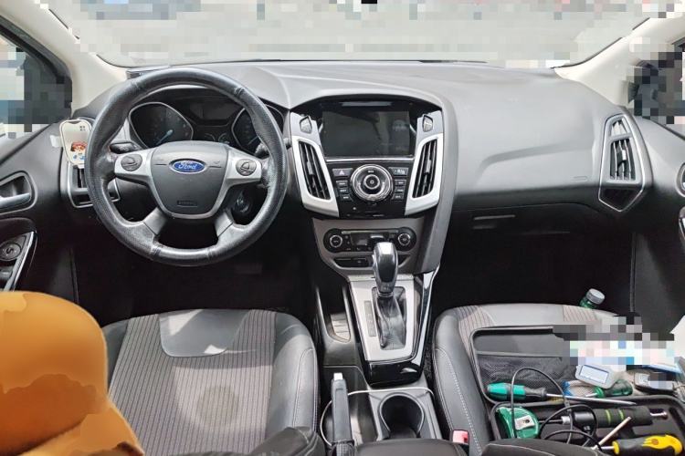 Used Ford Focus 2012 Hatchback 1.6L Automatic Fashion Edition Center Console