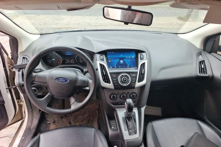 Used Ford Focus 2012 Hatchback 1.6L Automatic Comfort Model Center Console