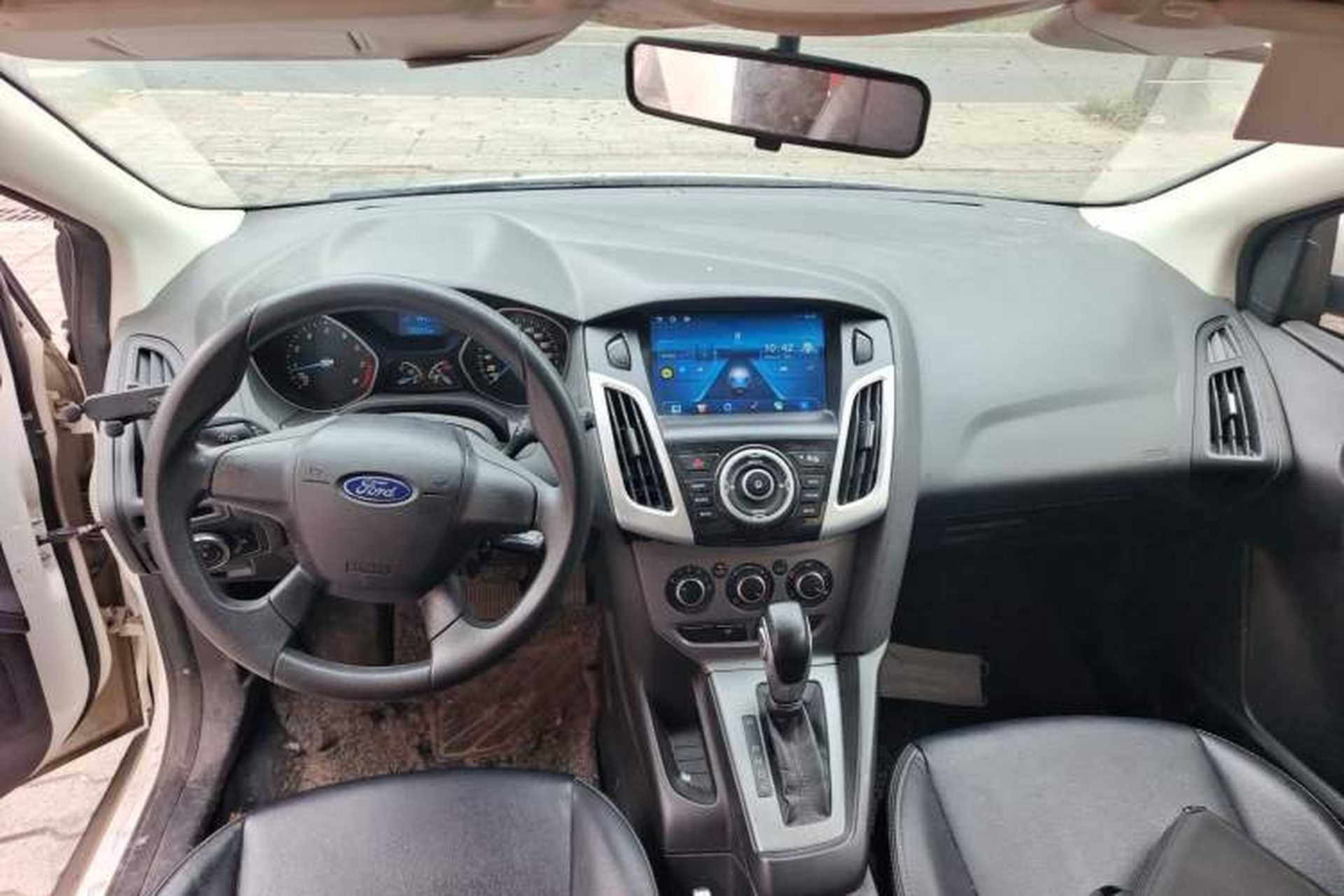 Used Ford Focus 2012 Hatchback 1.6L Automatic Comfort Model Center Console