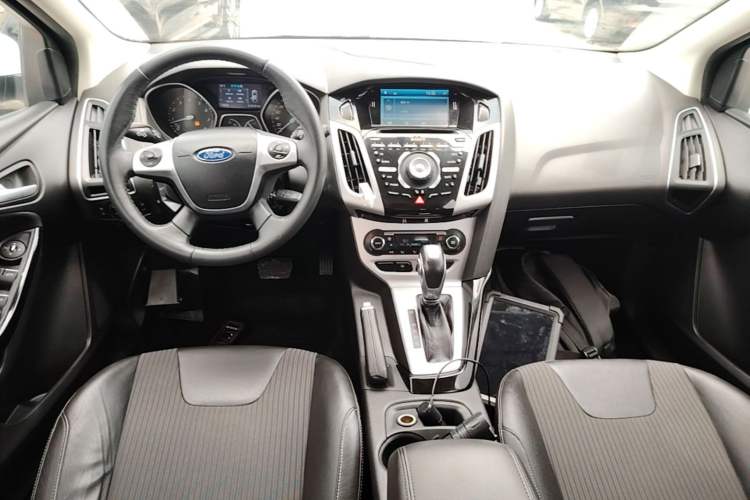 Used Ford Focus 2012 Hatchback 2.0L Automatic Luxury Sport Model Center Console