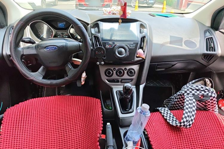Used Ford Focus 2012 Hatchback 1.6L Manual Comfort Model Center Console