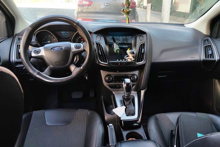 Used Ford Focus 2012 Hatchback 1.6L Automatic Fashion Edition Center Console