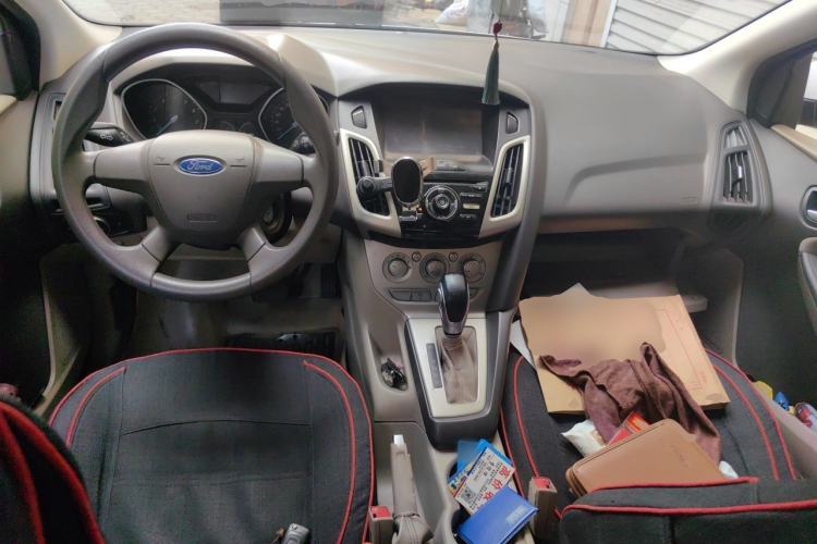 Used Ford Focus 2012 Sedan 1.6L Automatic Comfort Model Center Console
