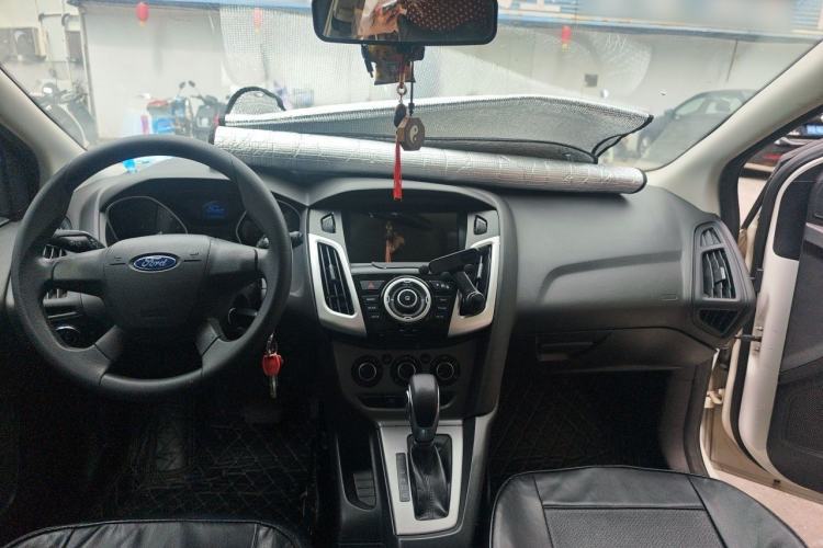 Used Ford Focus 2012 Hatchback 1.6L Automatic Comfort Model Center Console