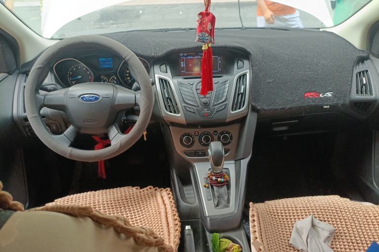Used Ford Focus 2012 Hatchback 1.6L Automatic Comfort Model Center Console