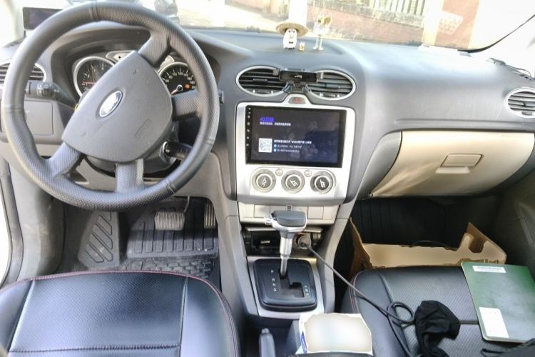 Used Ford Focus 2012 Hatchback Classic 1.8L Automatic Base Model Center Console