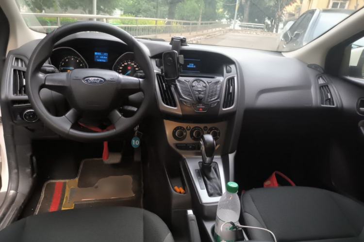 Used Ford Focus 2012 Hatchback 1.6L Automatic Comfort Model Center Console