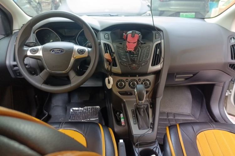 Used Ford Focus 2012 Hatchback 1.6L Automatic Comfort Model Center Console