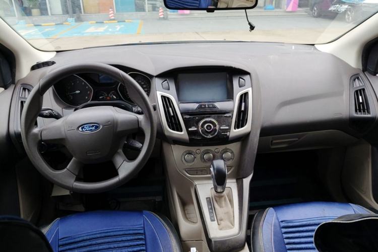 Used Ford Focus 2012 Sedan 1.6L Automatic Comfort Model Center Console