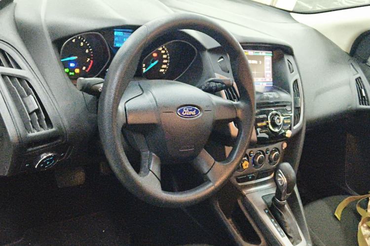 Used Ford Focus 2012 Hatchback 1.6L Automatic Comfort Model Center Console