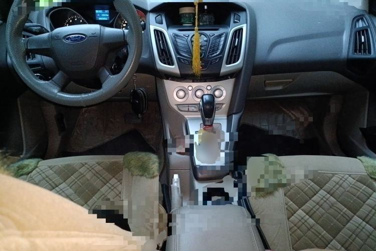 Used Ford Focus 2012 Sedan 1.6L Automatic Comfort Model Center Console