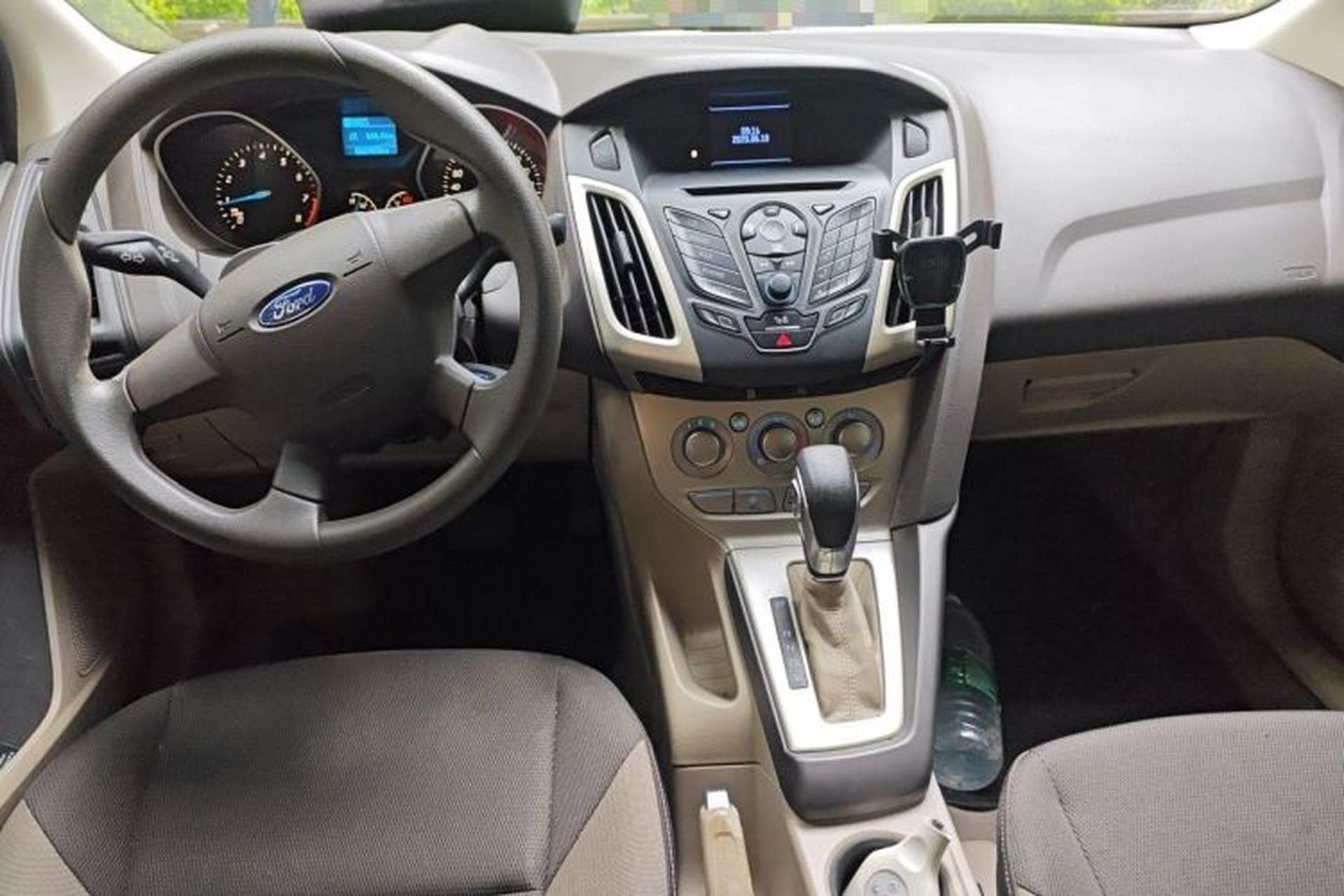 Used Ford Focus 2012 Sedan 1.6L Automatic Comfort Model Center Console