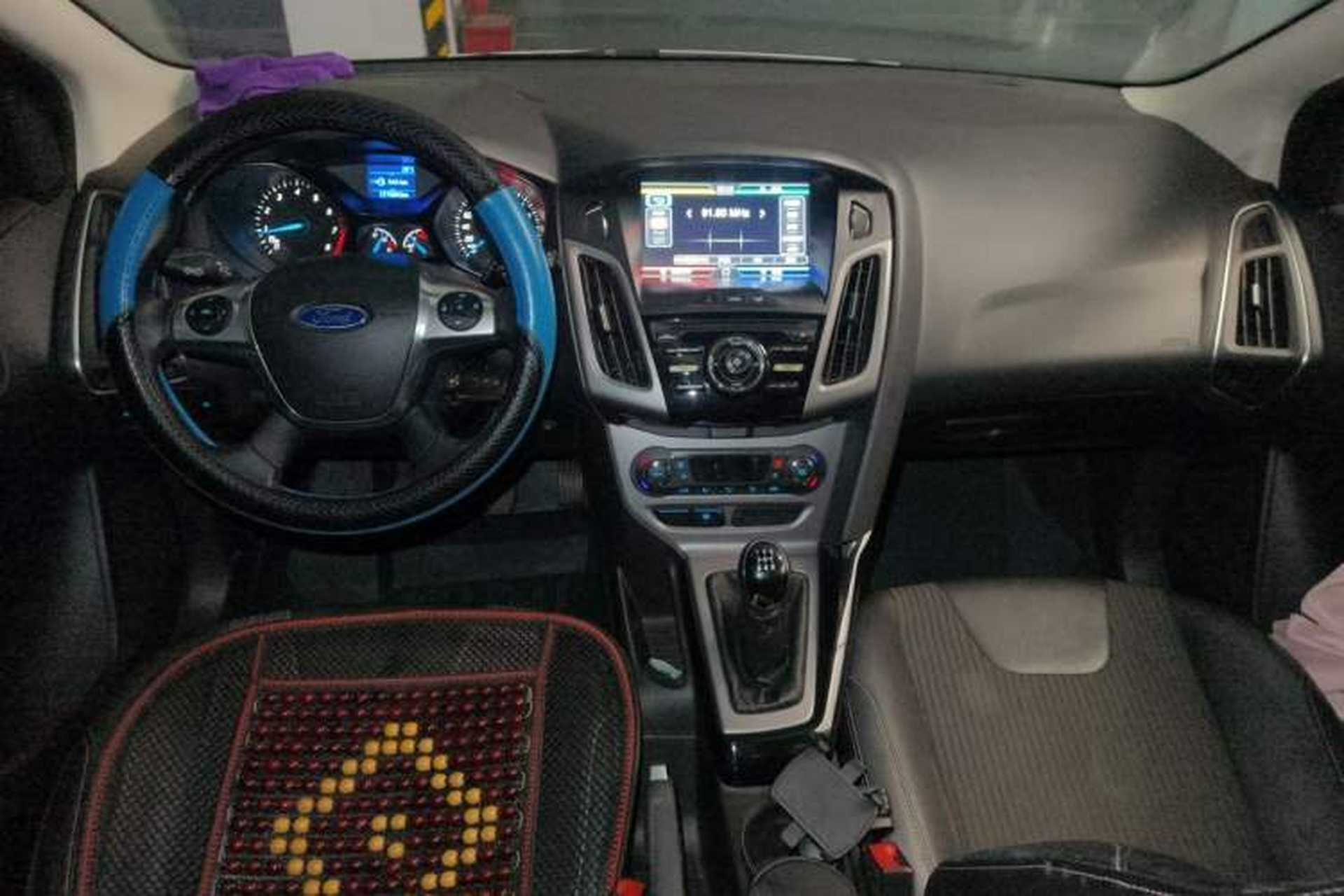 Used Ford Focus 2012 Hatchback 1.6L Manual Fashion Edition Center Console