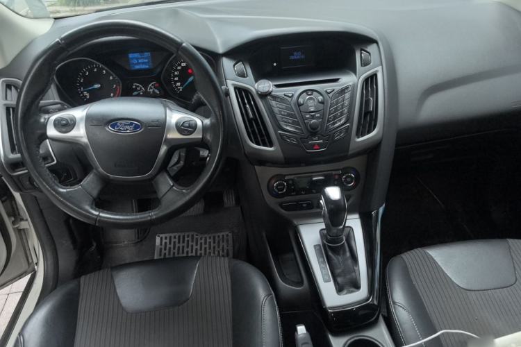 Used Ford Focus 2012 Hatchback 1.6L Automatic Fashion Edition Center Console