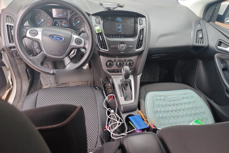 Used Ford Focus 2012 Hatchback 1.6L Automatic Comfort Model Center Console