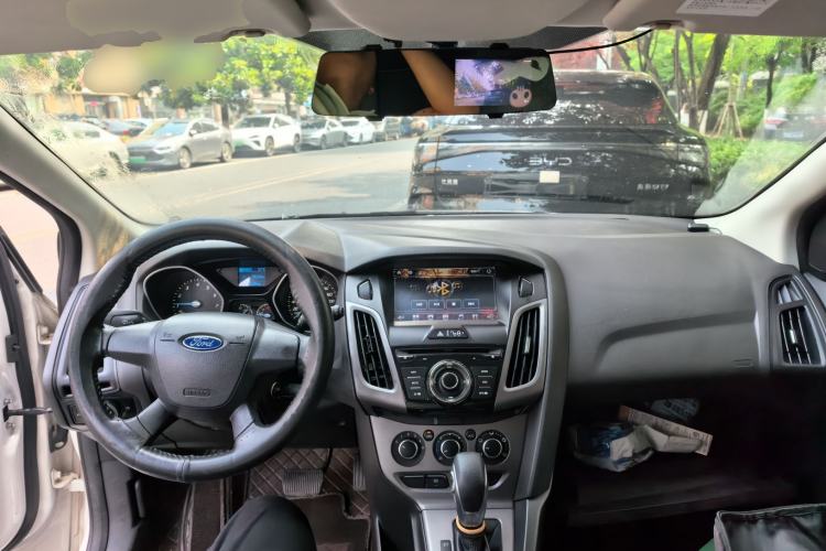 Used Ford Focus 2012 Hatchback 1.6L Automatic Comfort Model Center Console