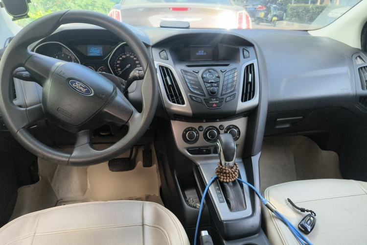 Used Ford Focus 2012 Hatchback 1.6L Automatic Comfort Model Center Console