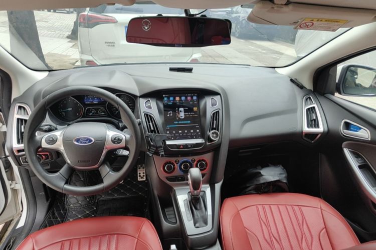 Used Ford Focus 2012 Hatchback 1.6L Automatic Comfort Model Center Console