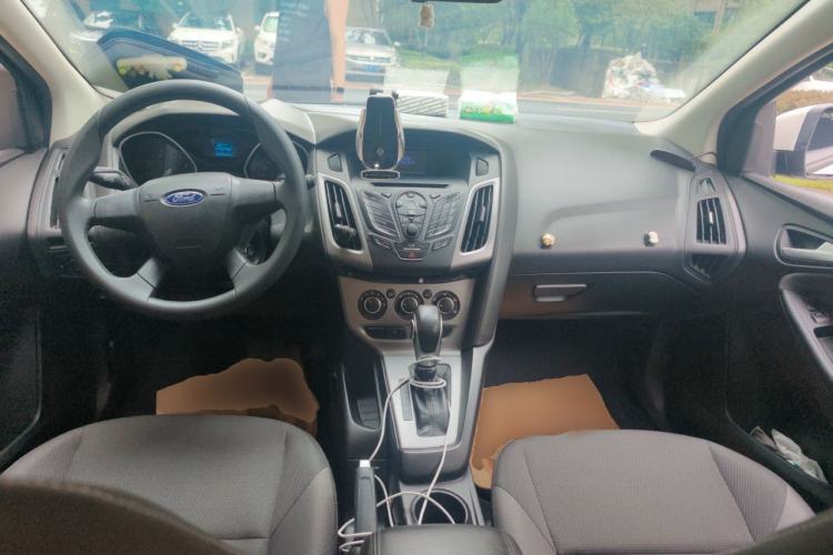 Used Ford Focus 2012 Hatchback 1.6L Automatic Comfort Model Center Console