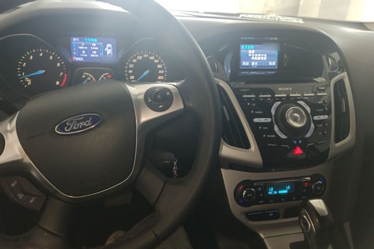 Used Ford Focus 2012 Hatchback 2.0L Automatic Luxury Sport Model Center Console