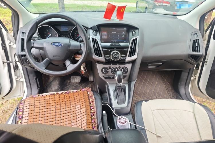 Used Ford Focus 2012 Hatchback 1.6L Automatic Comfort Model Center Console