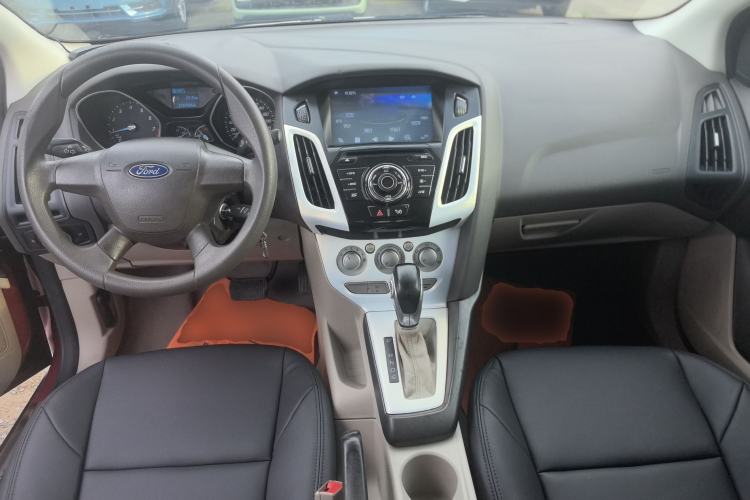 Used Ford Focus 2012 Sedan 1.6L Automatic Comfort Model Center Console