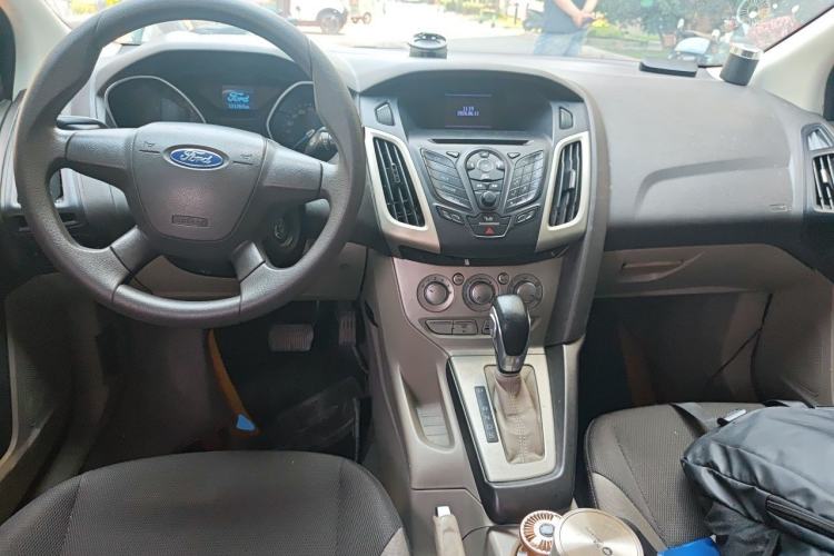 Used Ford Focus 2012 Sedan 1.6L Automatic Comfort Model Center Console