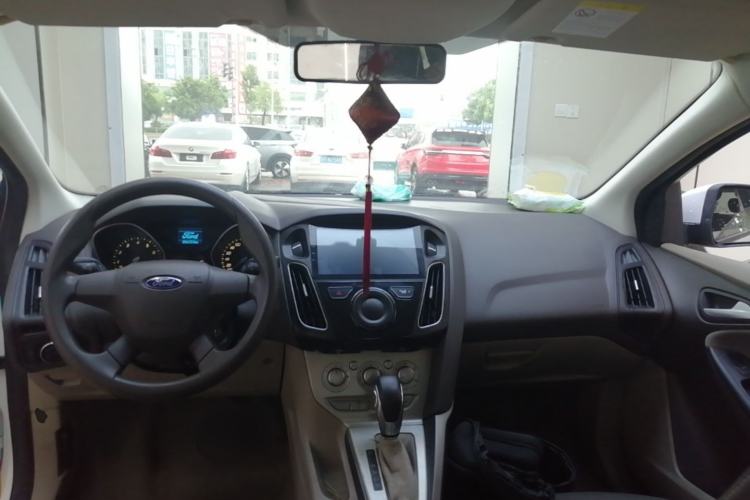 Used Ford Focus 2012 Sedan 1.6L Automatic Comfort Model Center Console