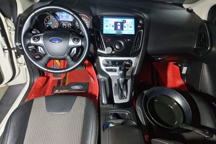 Used Ford Focus 2012 Hatchback 2.0L Automatic Luxury Sport Model Center Console