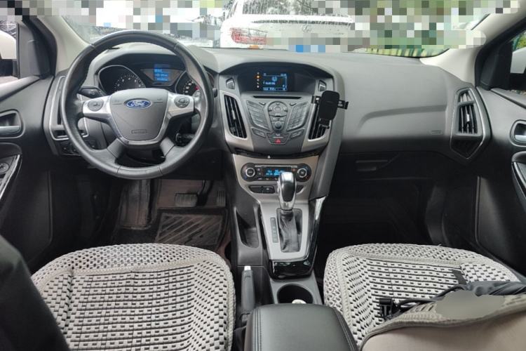 Used Ford Focus 2012 Sedan 1.6L Automatic Fashion Edition Center Console